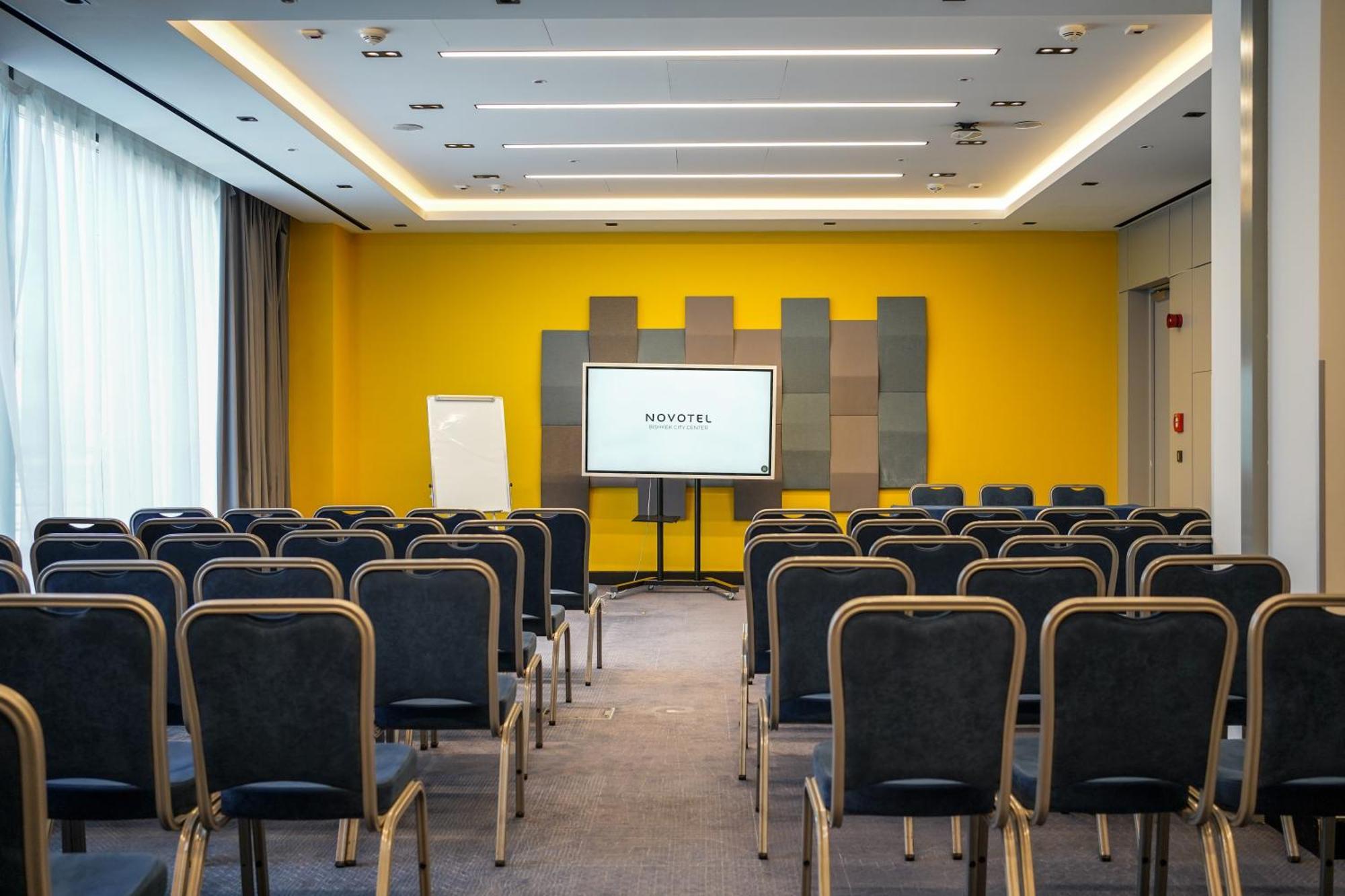 Novotel Bishkek City Center Kültér fotó