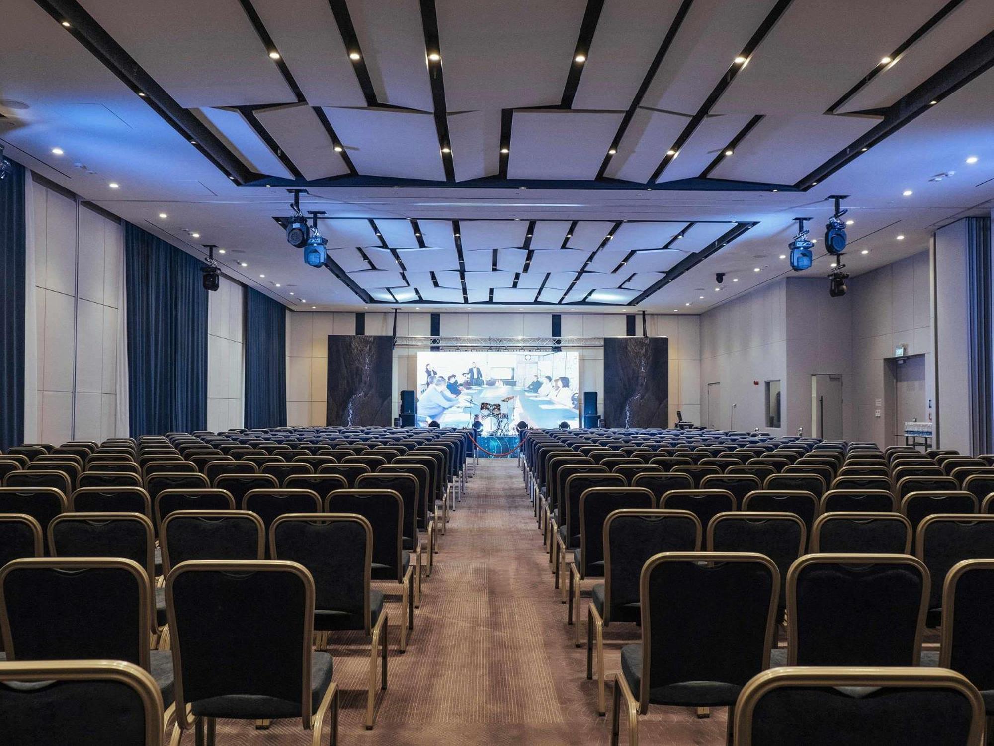 Novotel Bishkek City Center Kültér fotó
