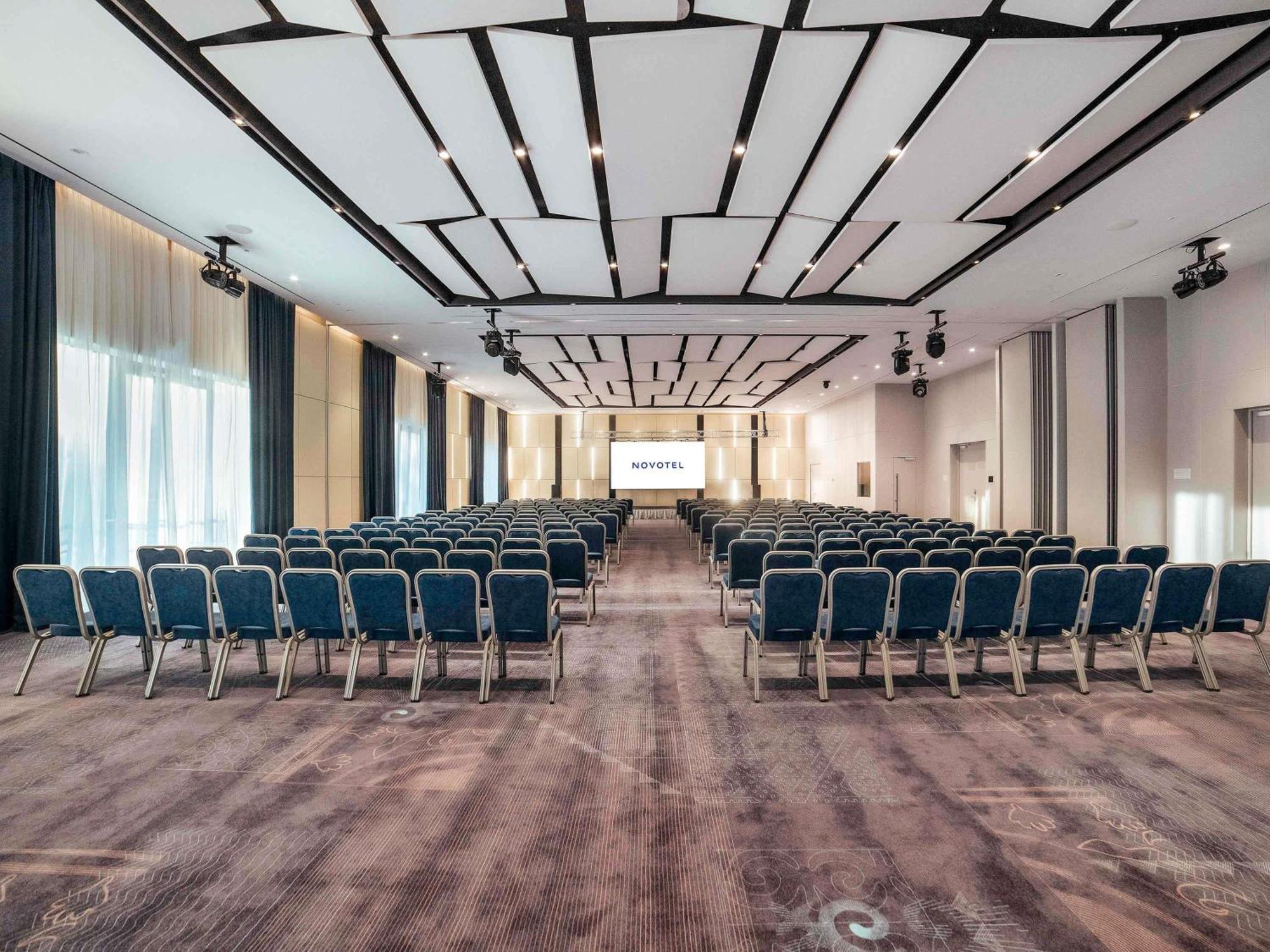 Novotel Bishkek City Center Kültér fotó